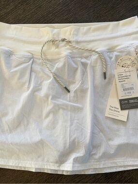 Vuori White Performance Skirt with Drawcord